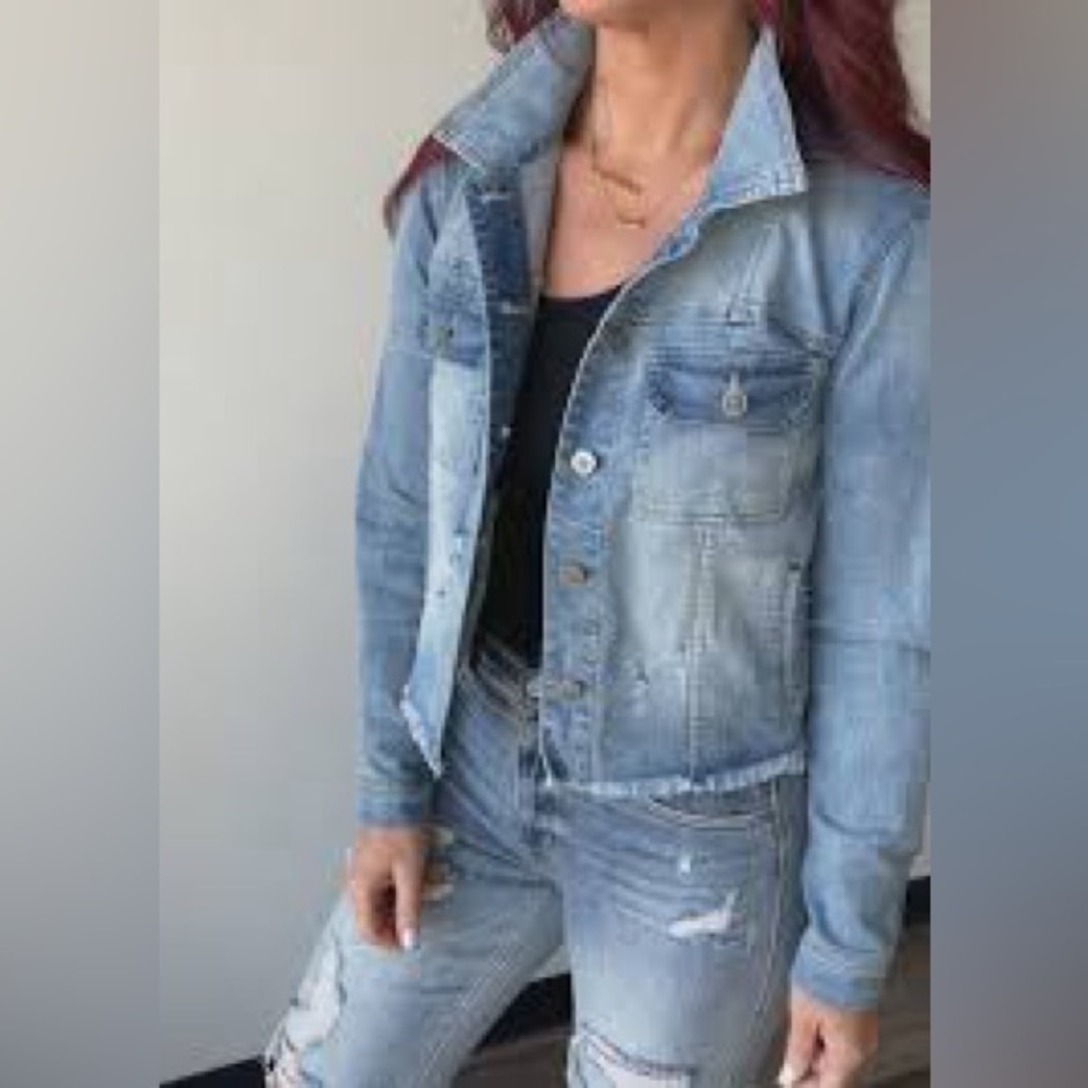 Lily & Lottie Distressed Denim Jean Jacket Size Large